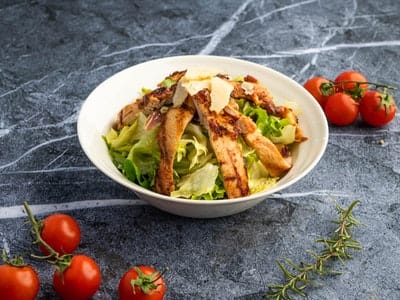 Izgara Tavuklu Salata